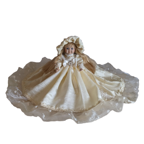Bambola da letto modello "Camilla". Sfondo trasparente.